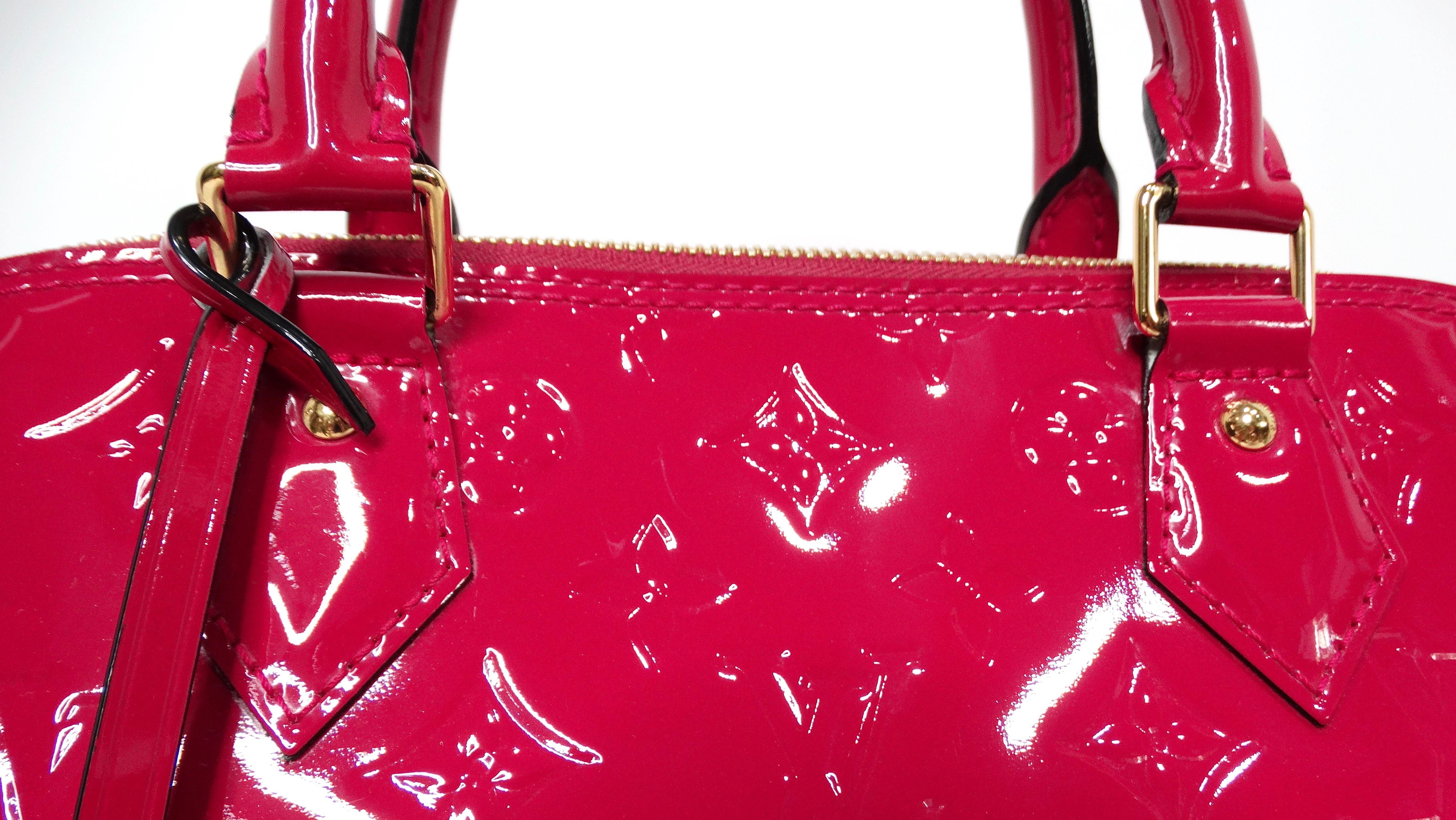 Femenino o masculino Louis Vuitton Rasberry Alma Monogram Vernis Patent Leather Handbag en venta