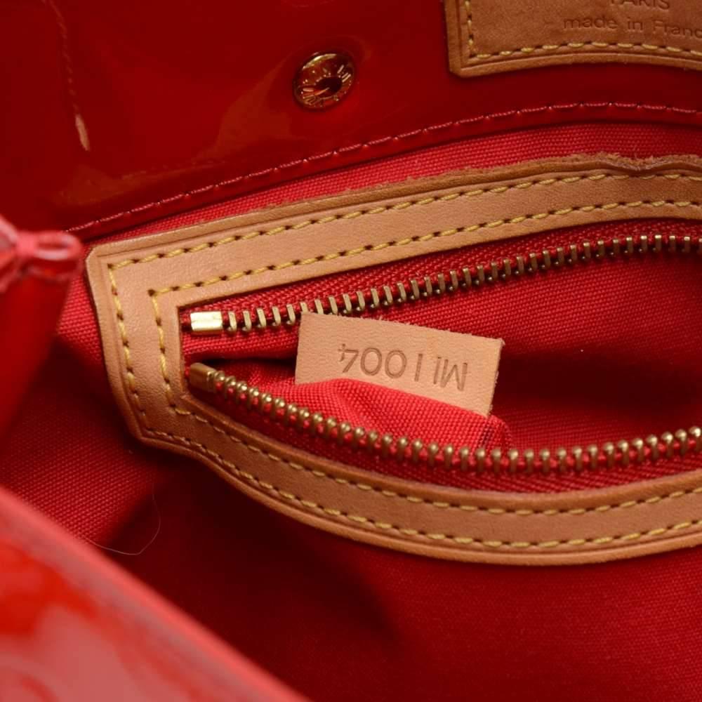 Louis Vuitton Reade PM Red Vernis Leather Hand Bag  For Sale 4
