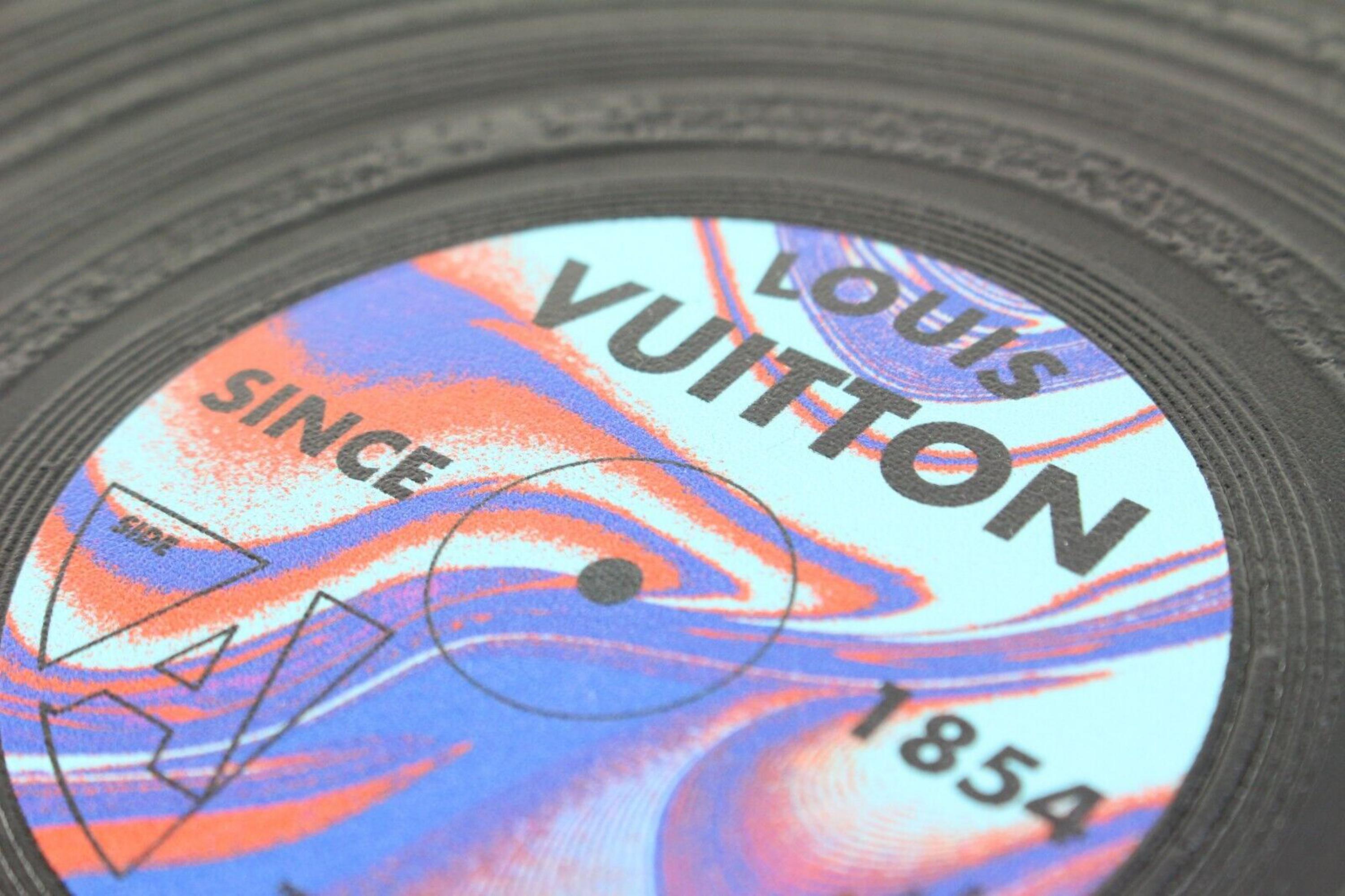 Louis Vuitton Record Disc Pouch Pochette Handgelenkstasche Clutch Leder 2LVJ0113 im Zustand „Neu“ in Dix hills, NY