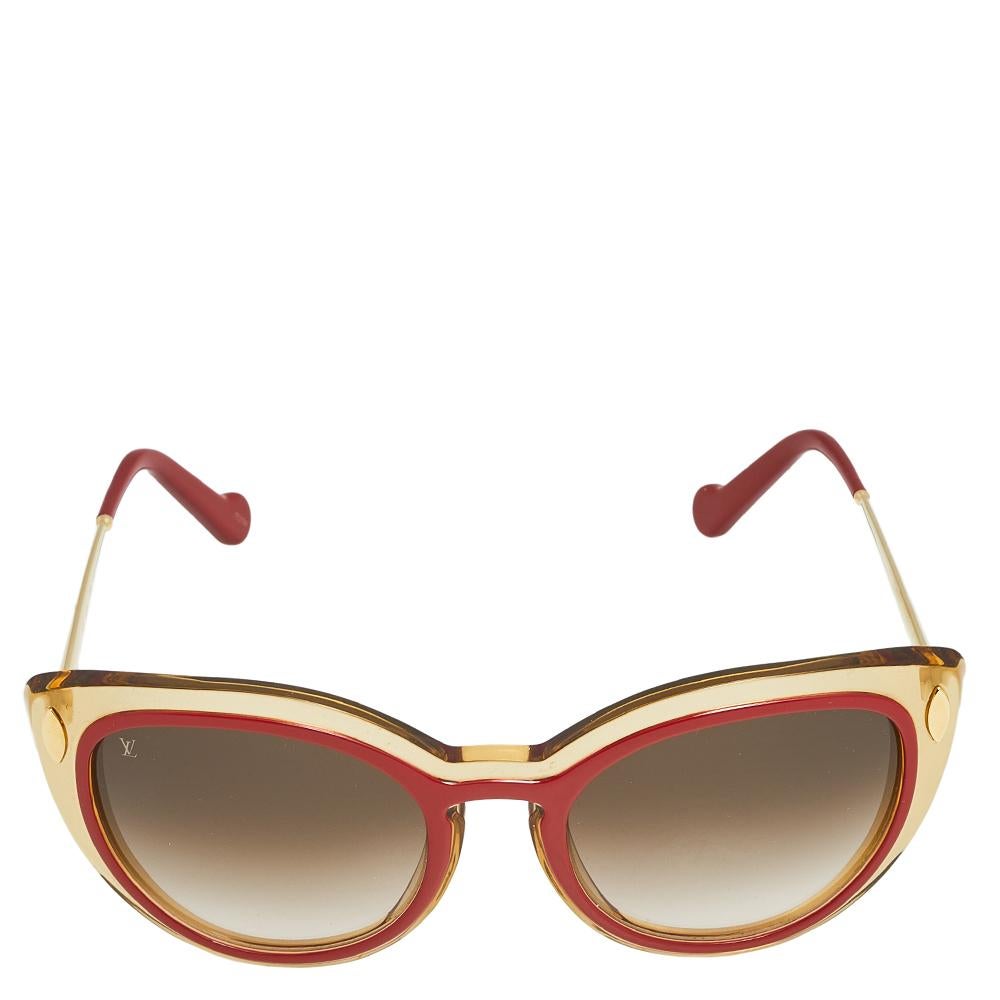 Well crafted, this pair of Louis Vuitton sunglasses carry a bold and classy design meant to effortlessly represent the star in you. The Willow sunglasses are made with acetate and gold-tone metal with the brand details on the temple and