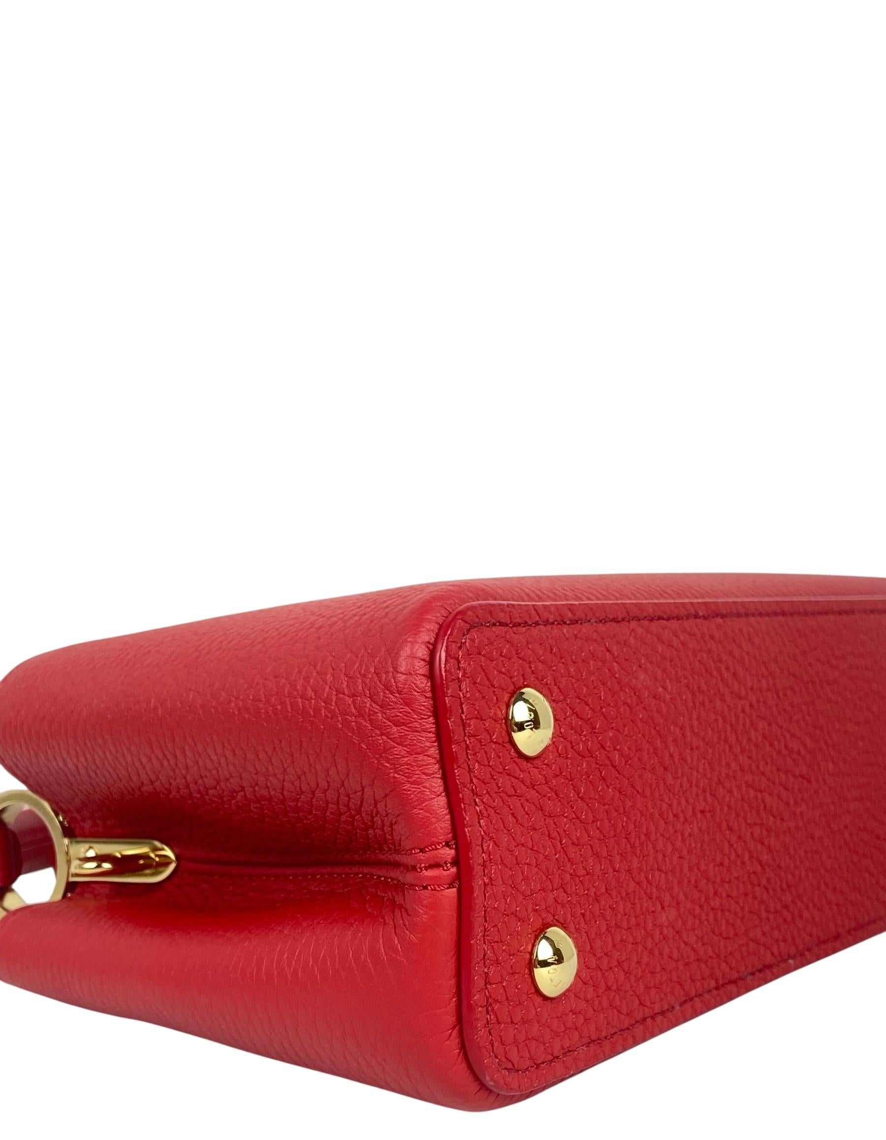 Louis Vuitton Borsa a tracolla BB Capucines rossa con tracolla staccabile in vendita 1