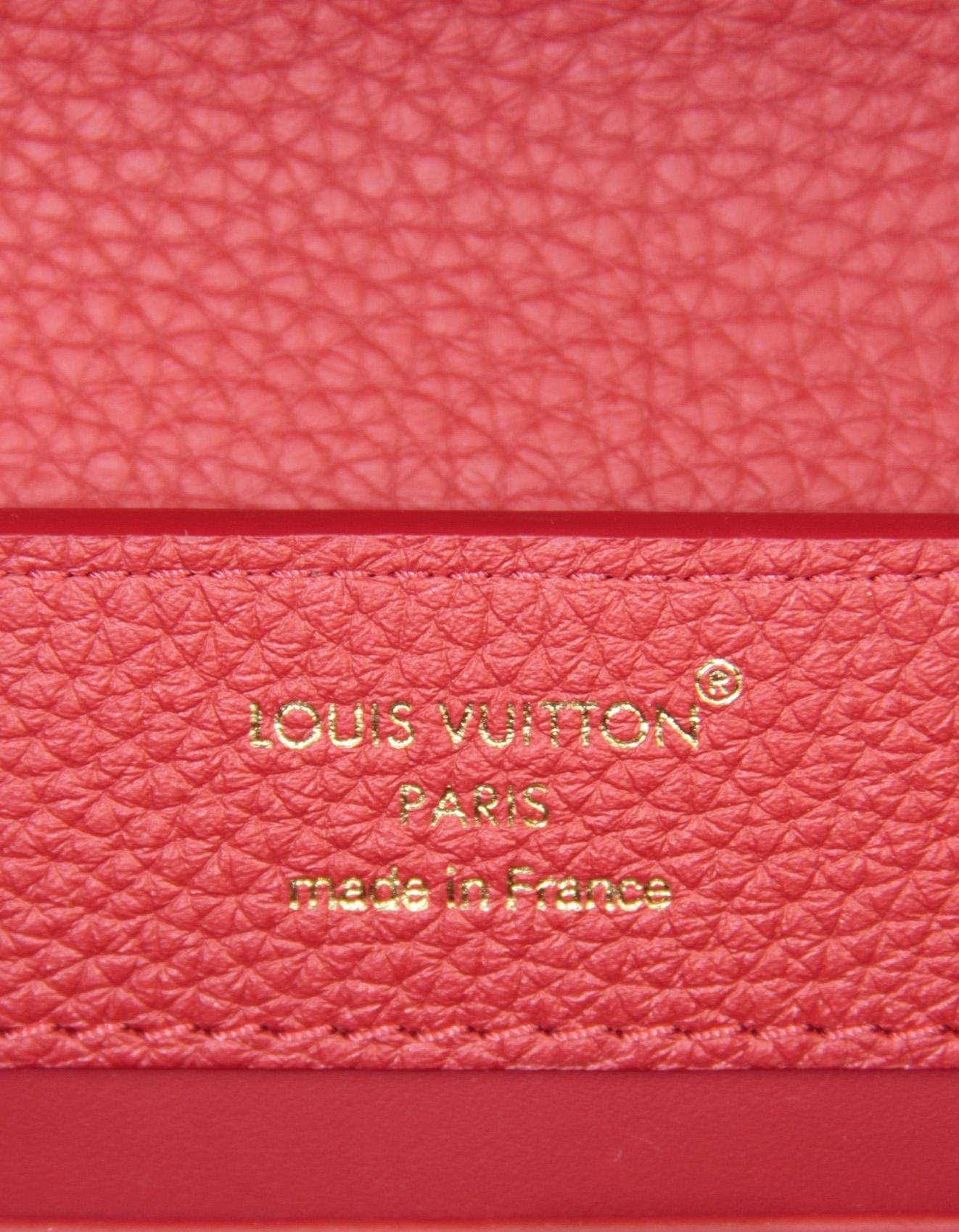 Louis Vuitton Borsa a tracolla BB Capucines rossa con tracolla staccabile in vendita 4