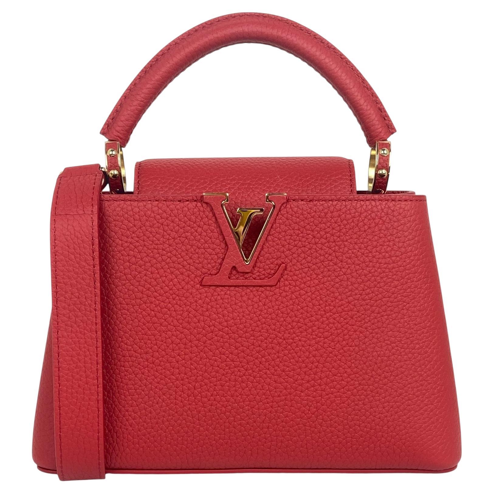 Louis Vuitton Borsa a tracolla BB Capucines rossa con tracolla staccabile in vendita