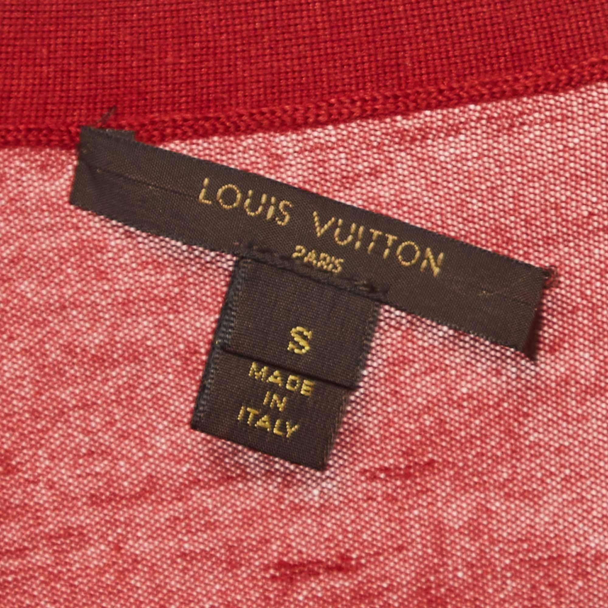 Louis Vuitton - Cardigan rouge en cachemire et soie tricoté à boutons sur le devant S en vente 1