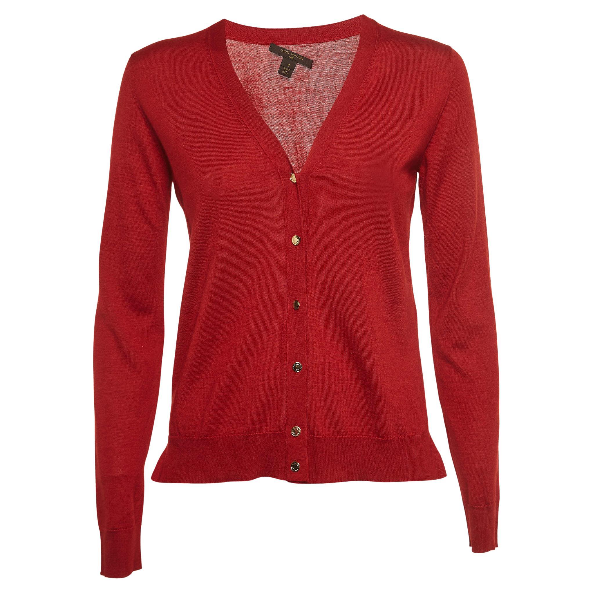 Louis Vuitton - Cardigan rouge en cachemire et soie tricoté à boutons sur le devant S en vente