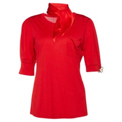 Louis Vuitton Rotes T-Shirt aus Baumwolle mit Monogramm und Brosche-Detail M