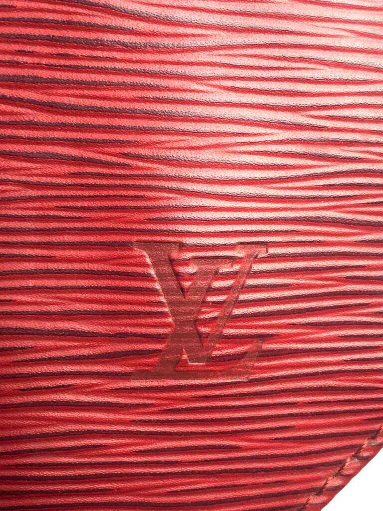 Louis Vuitton Red Epi Geometric Sac Pouch Pochette 857616 In condizioni buone in vendita a Dix hills, NY