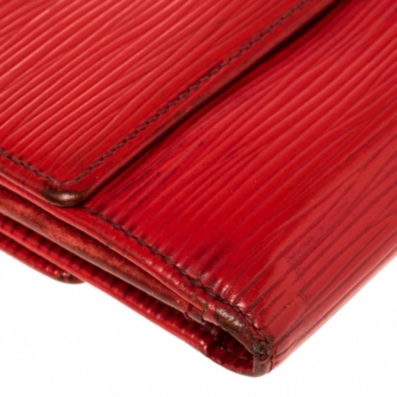 Louis Vuitton - Portefeuille Elise en cuir épi rouge en vente 1