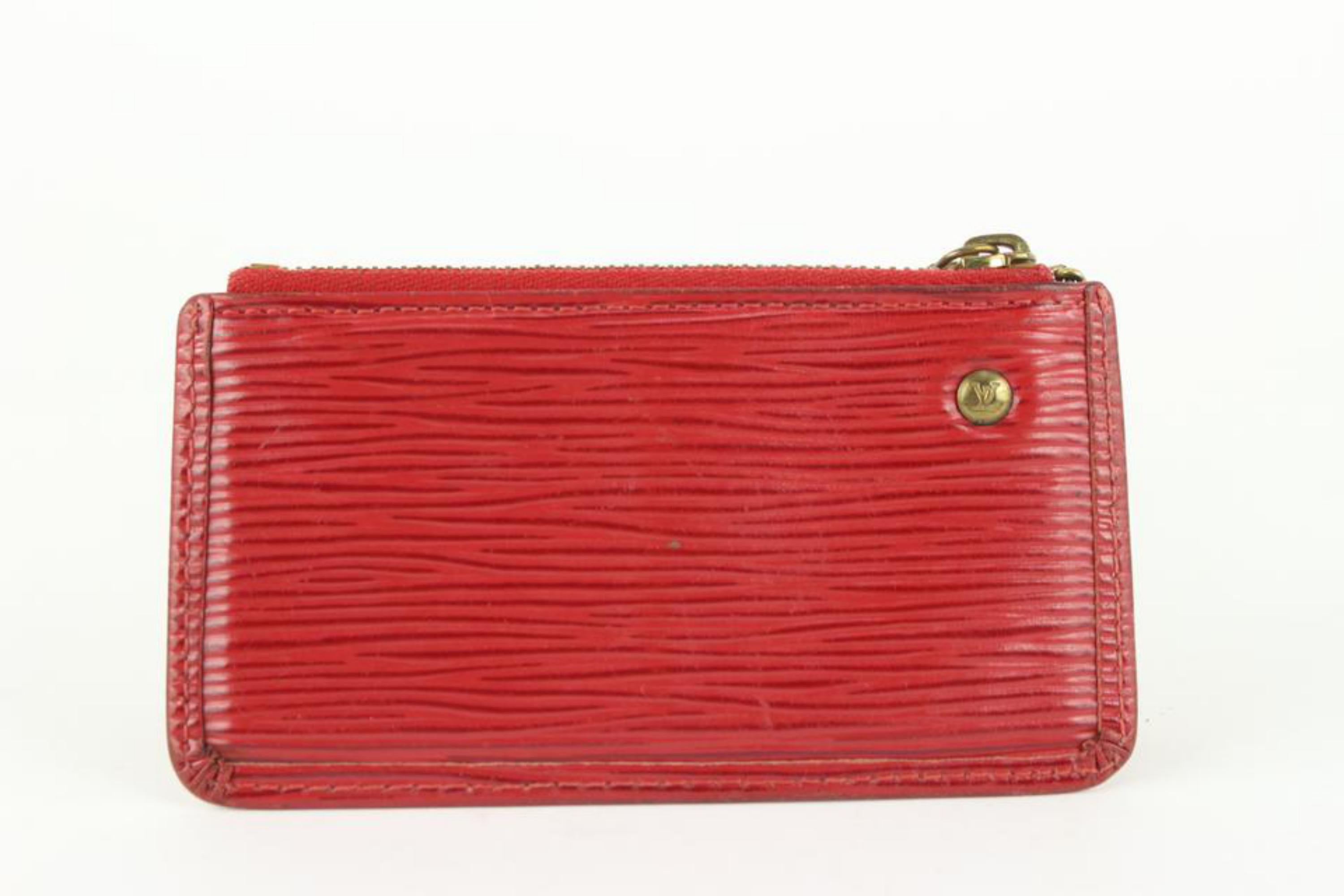 Louis Vuitton Red Epi Leather Key Pouch Pochette Cles Keychain 113lv29 In Good Condition For Sale In Dix hills, NY