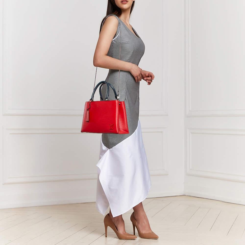 Designer bags are ideal companions for ample occasions Here we have a fashion meets functionality piece crafted with precision. It has been equipped with a well sized interior that can easily fit your small essentials.