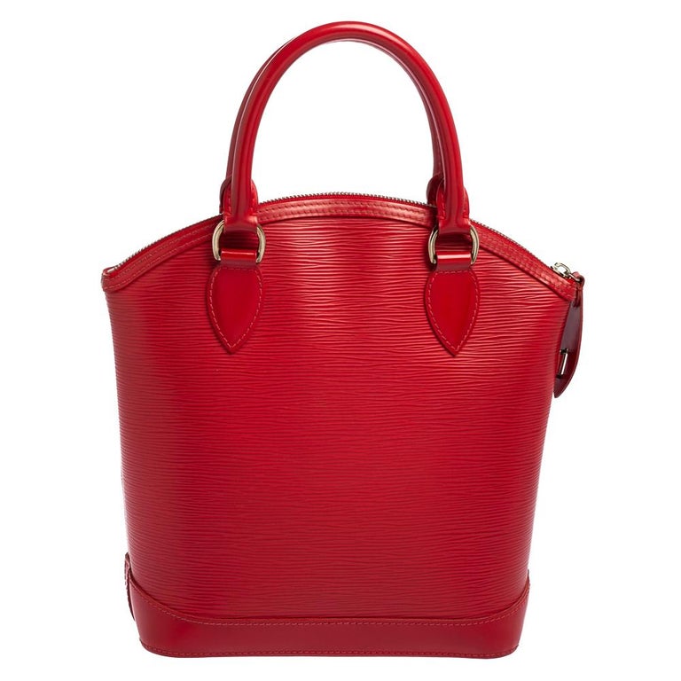 Louis Vuitton's handbags are popular owing to their high style and functionality. This Lockit bag, like all the other handbags, is durable and stylish. Crafted from Epi leather, the bag comes with two rolled top handles and a zipper that opens to