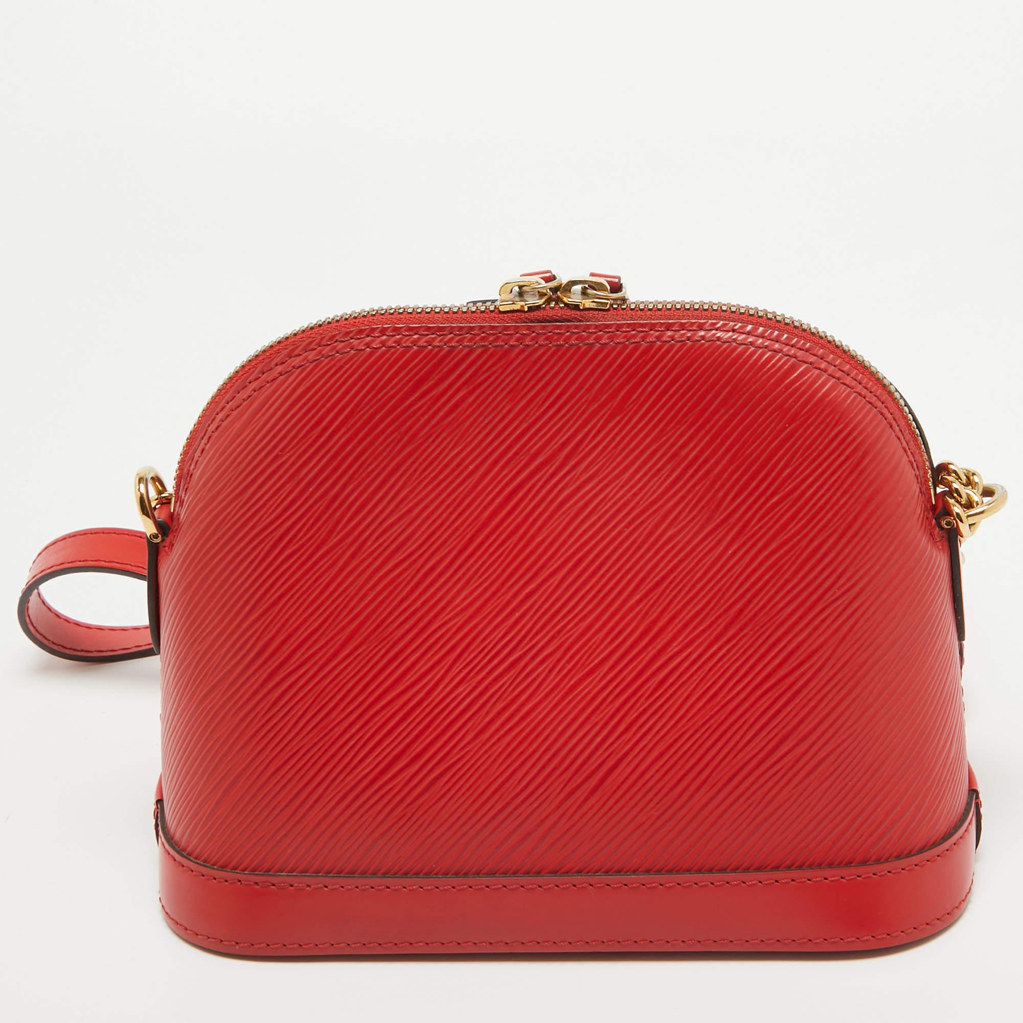 Louis Vuitton mini sac Alma en cuir épi rouge Bon état à Dubai, Al Qouz 2