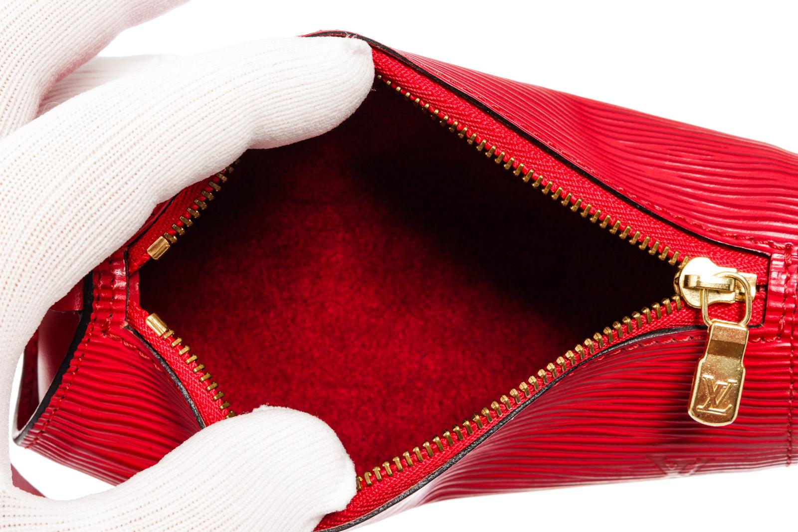 Louis Vuitton Rote Epi-Leder Mini Papillon Pochette-Tasche 1