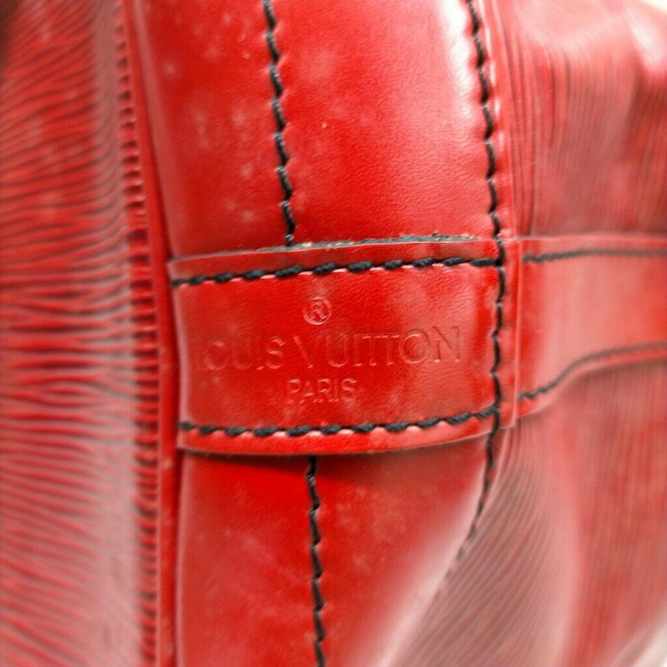 GOOD CONDITION
(7/10 or B)

(Outside) Noticeable rub partially

(Outside) Noticeable stain partially

(Shoulder) Noticeable rub near the root of the shoulder strap

Noticeable crack on the edge of the shoulder strap

Noticeable spot on a part of