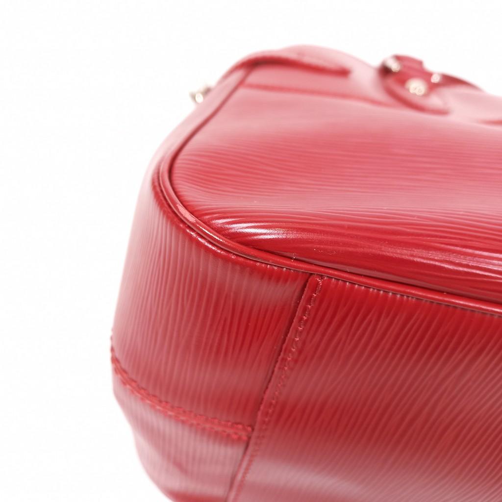 Louis Vuitton Red Epi Leather Passy GM Shoulder Bag In Good Condition In Irvine, CA