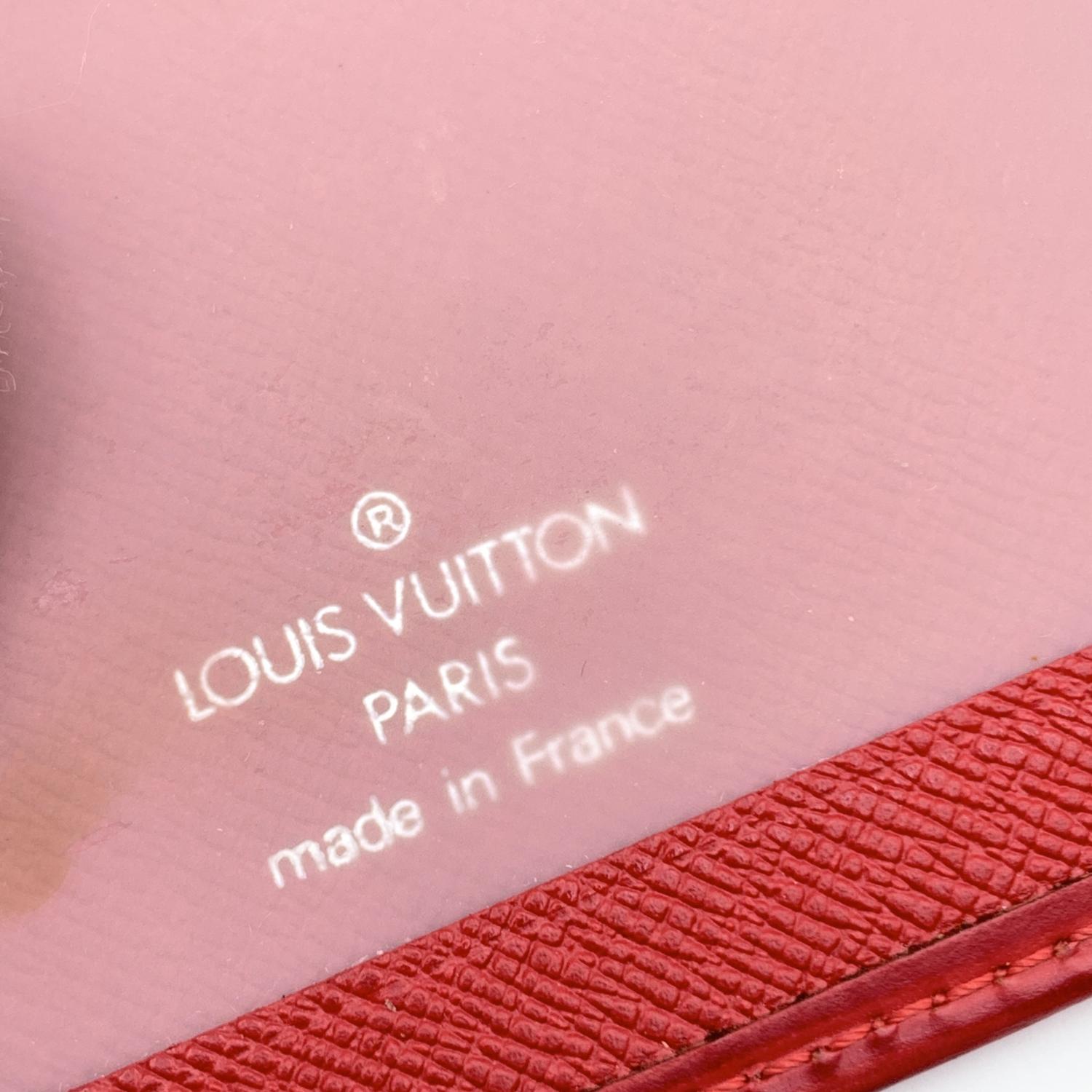 Louis Vuitton Porte 2 card case in Red Epi leather. Inside has two slip pockets with plastic windows. It is perfect for holding credit cards, ID documents, badges and pass. Louis Vuitton Paris - Made in France' embossed inside. Data code SP0016