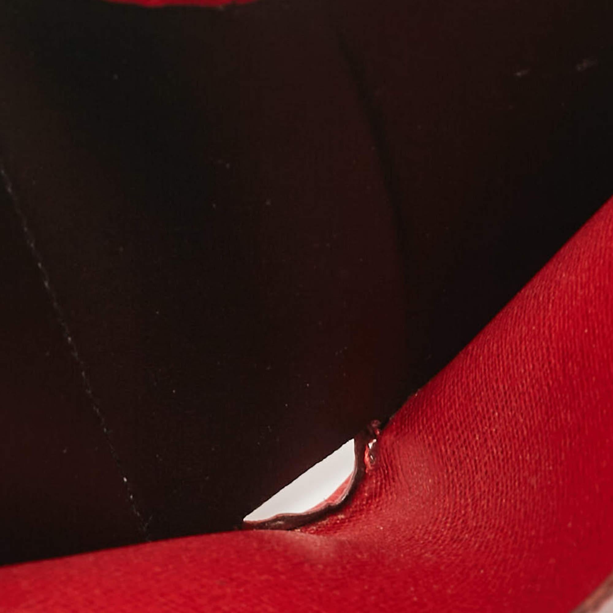 Portafoglio compatto Louis Vuitton in pelle di Epi rosso Porte Billets in vendita 3