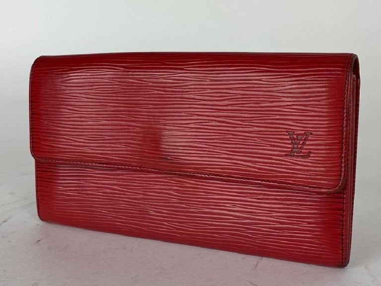 Authentic LOUIS VUITTON Monogram Red Vernis Leather Sarah Long