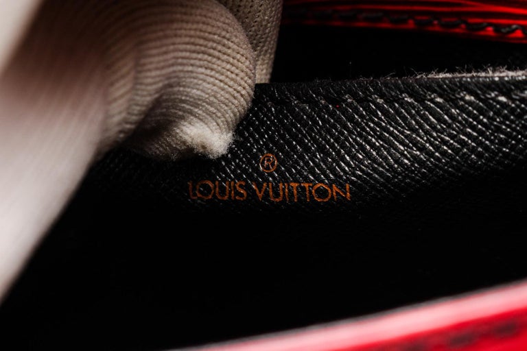 Cloth crossbody bag Louis Vuitton Red in Cloth - 26113296