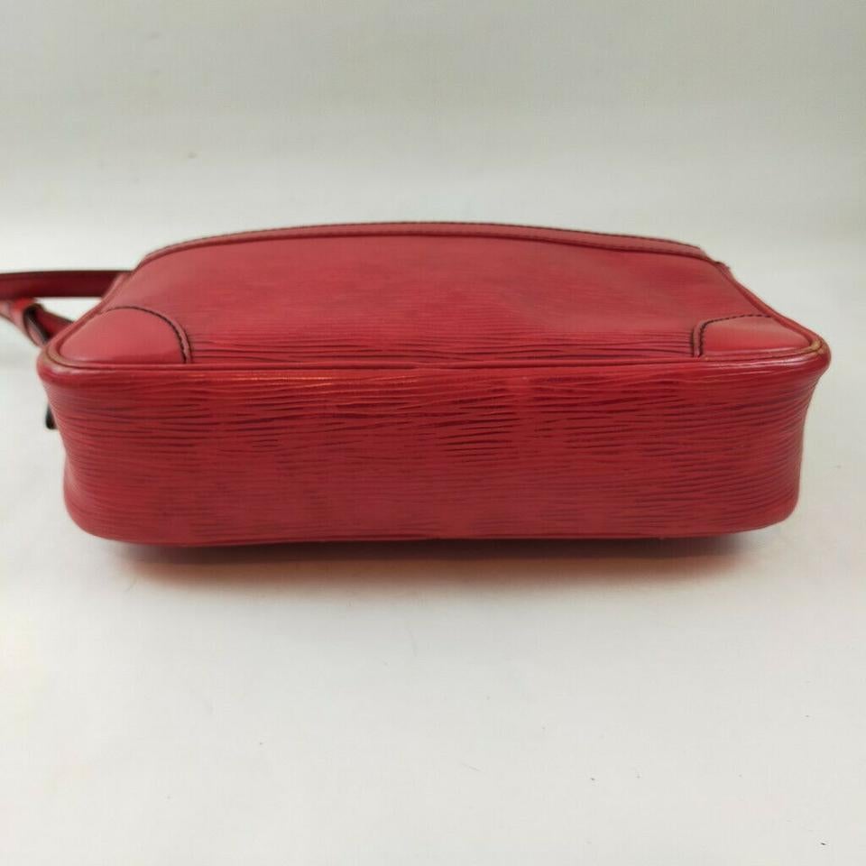 Louis Vuitton Red Epi Leather Trocadero 23 Crossbody Bag 863173 In Good Condition In Dix hills, NY