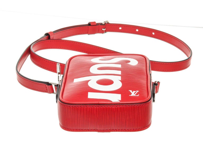 Leather small bag Louis Vuitton x Supreme Red in Leather - 31327954