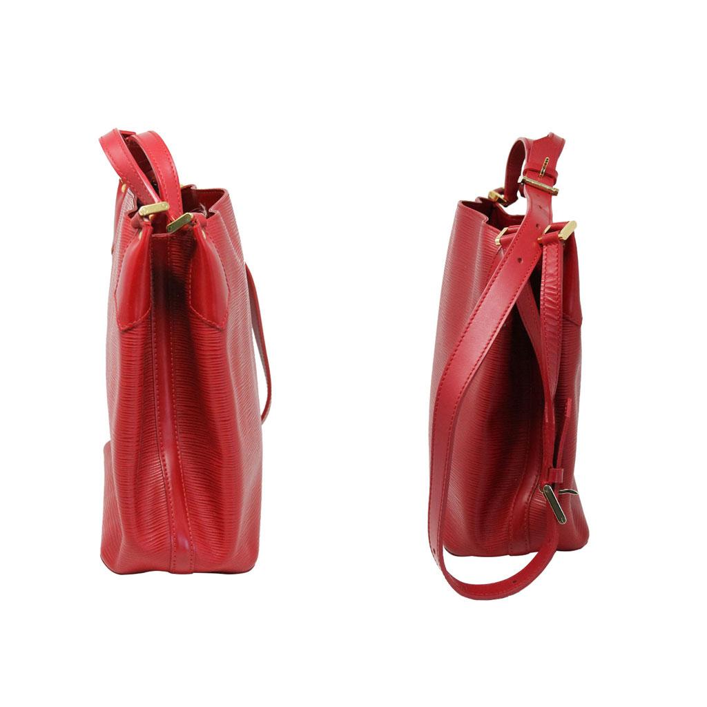 Louis Vuitton Red Epi Mandala MM Handbag in dust bag In Good Condition In Boca Raton, FL