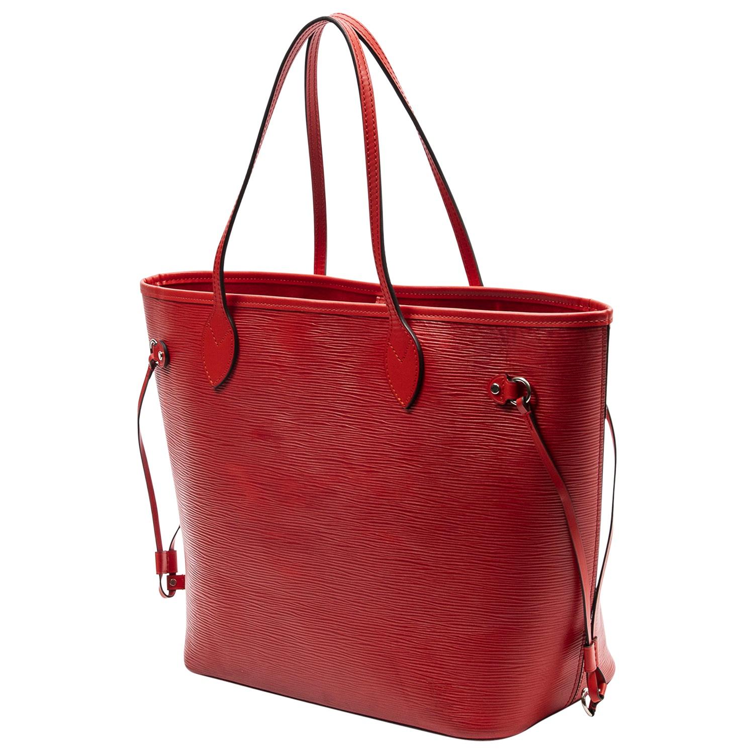 In a beautiful Corvette red Epi leather, this beautiful neverfull is in the perfect MM size large enough to fit even the biggest laptop but compact enough to not feel overwhelmingly huge! With dual red leather shoulder straps, drawstring pulls at