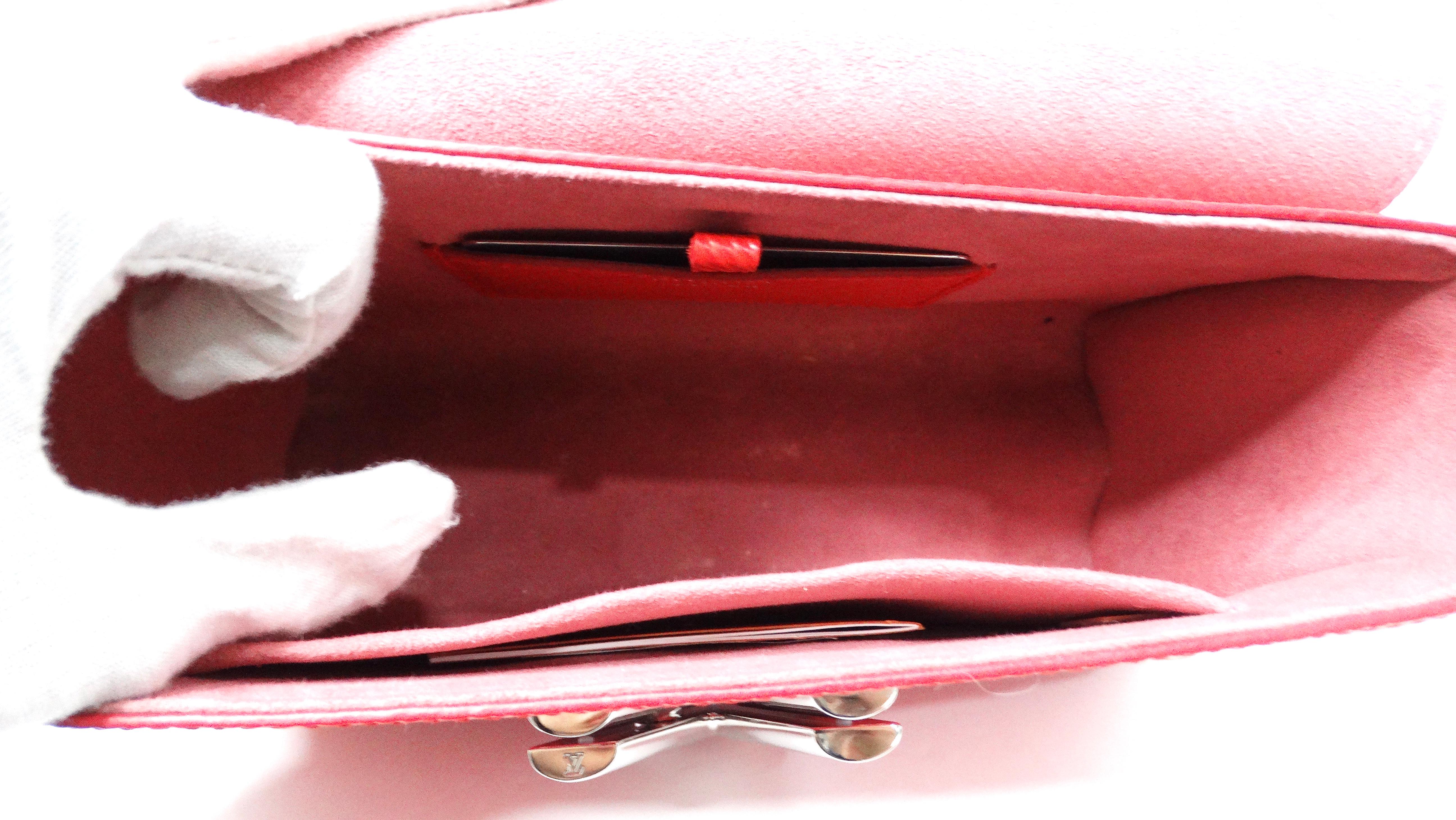 Louis Vuitton Red Epi Twist Shoulder Bag With Silver-Tone Hardware im Angebot 6