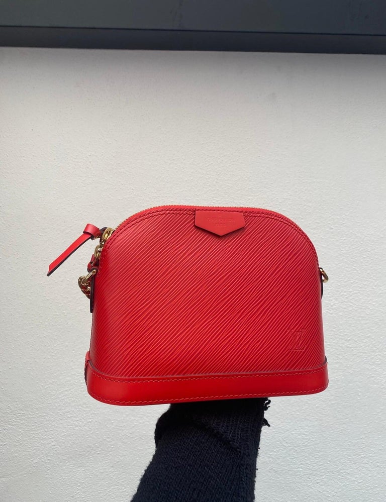 Louis Vuitton Red Leather Alma BB Epi Bag In Excellent Condition In Torre Del Greco, IT