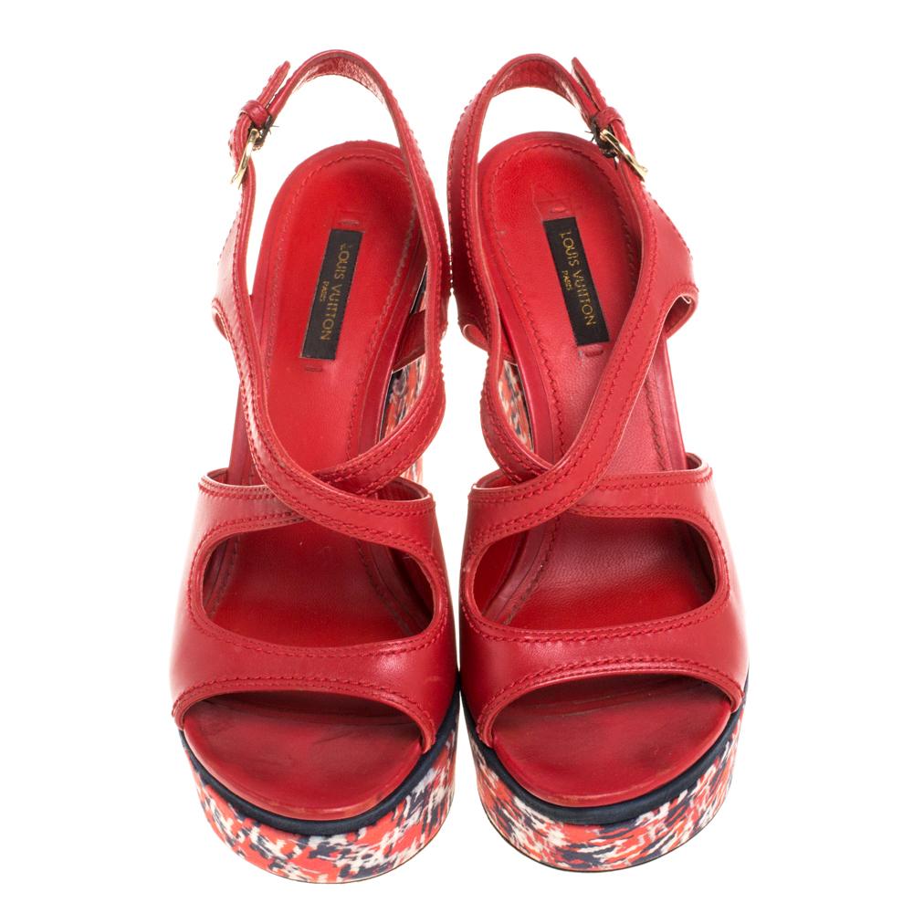 These pretty sandals from Louis Vuitton will surely make you the center of attention every time you step out in them! They are crafted from leather and are styled in an open-toe silhouette with buckled slingbacks and comfortable insoles. The sandals