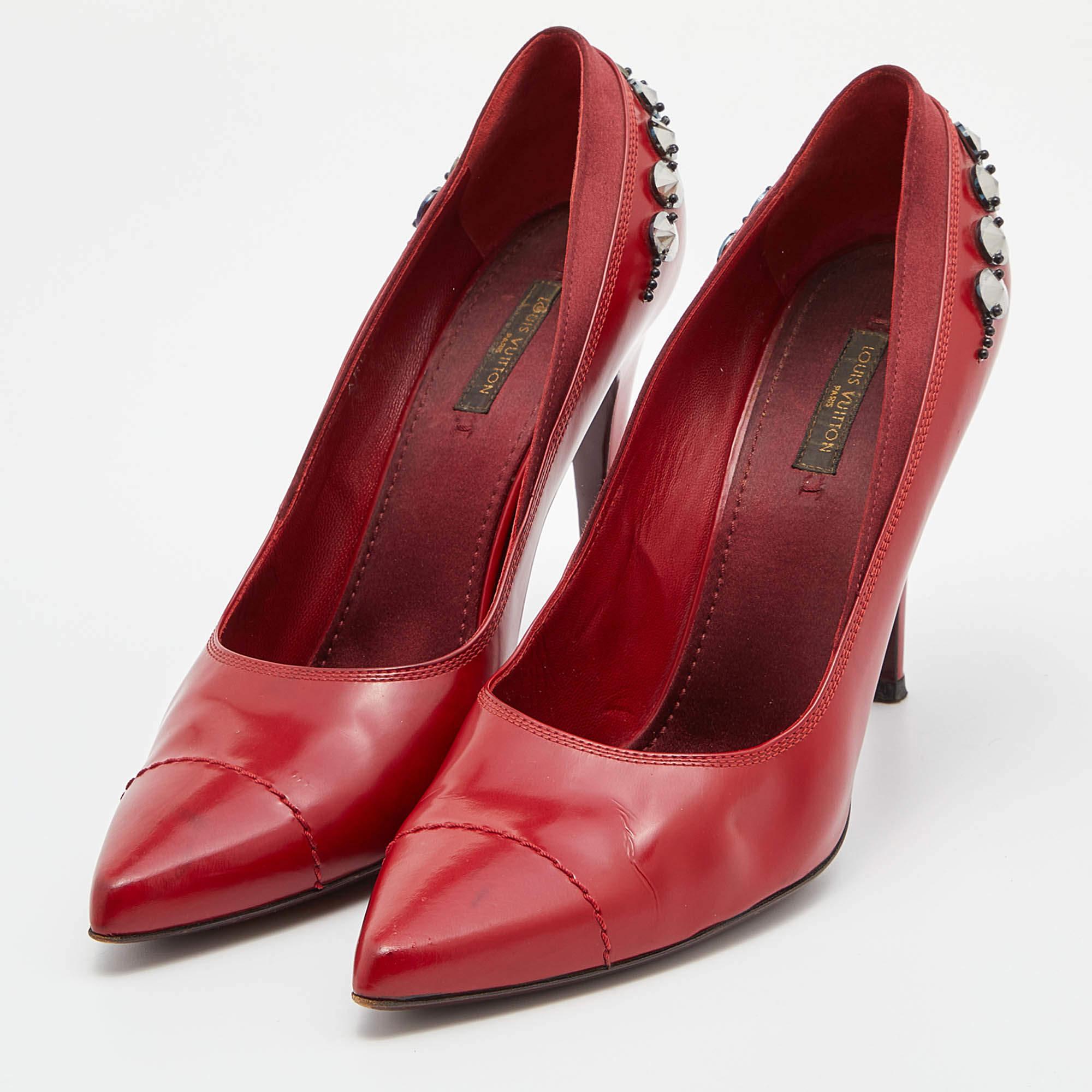 Dazzle the crowds and make a statement like never before in these gorgeous pumps from Louis Vuitton! These red-hued pumps have been crafted from satin and leather into a pointed toe silhouette and exquisitely embellished with crystal embellishments