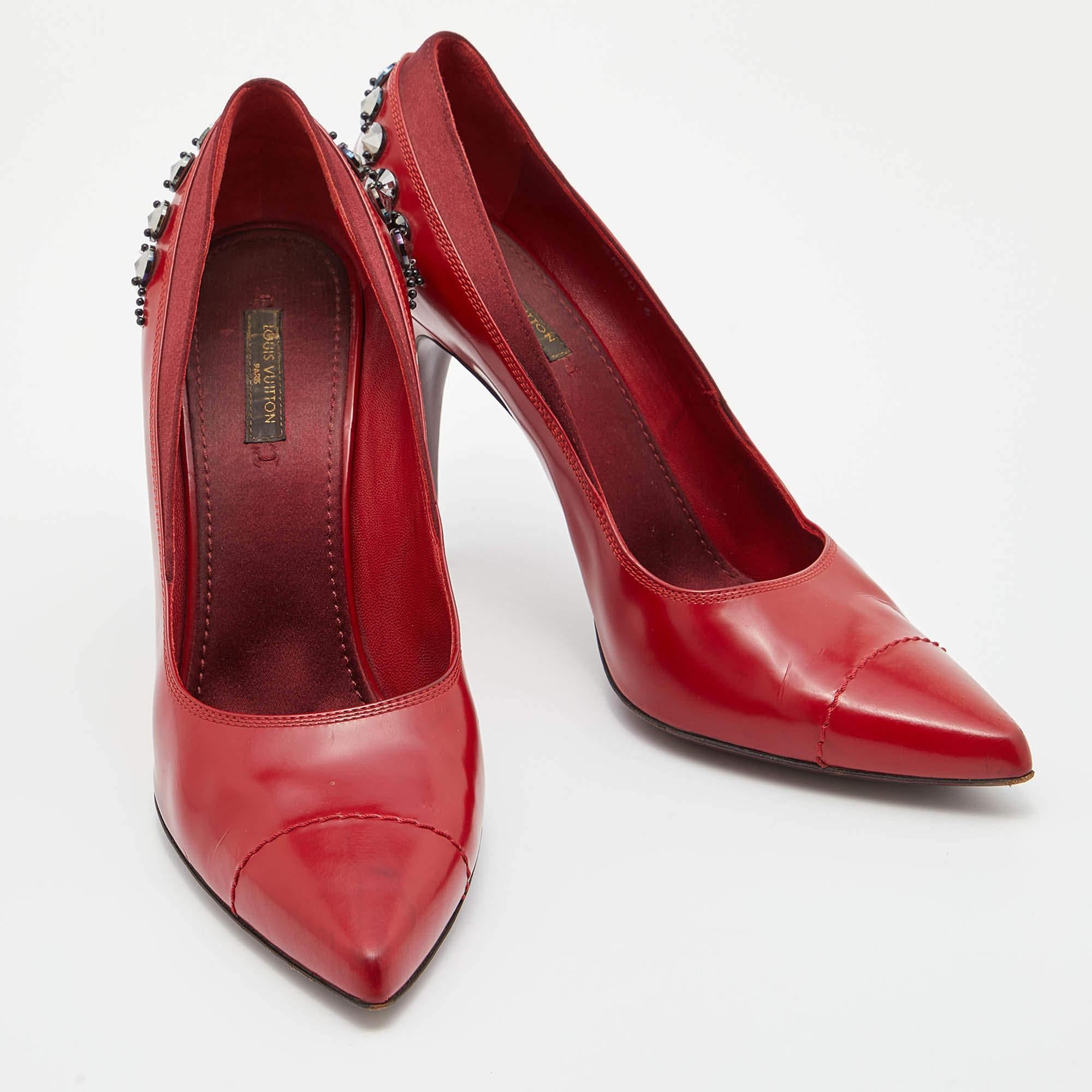 Louis Vuitton Red Leather and Satin Crystal Embellished Pumps Size 39 For Sale 1