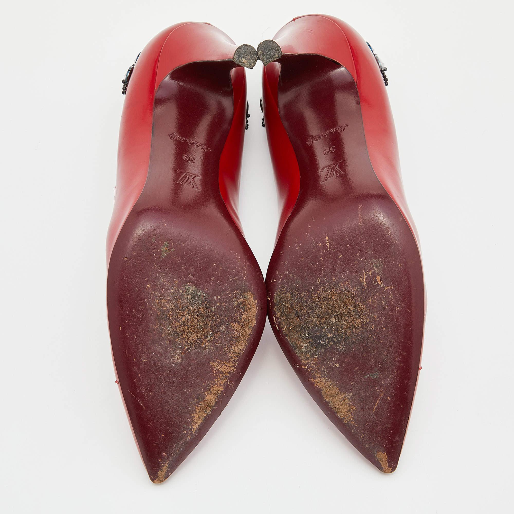Escarpins Louis Vuitton en cuir rouge et satin ornés de cristaux, taille 39 en vente 2