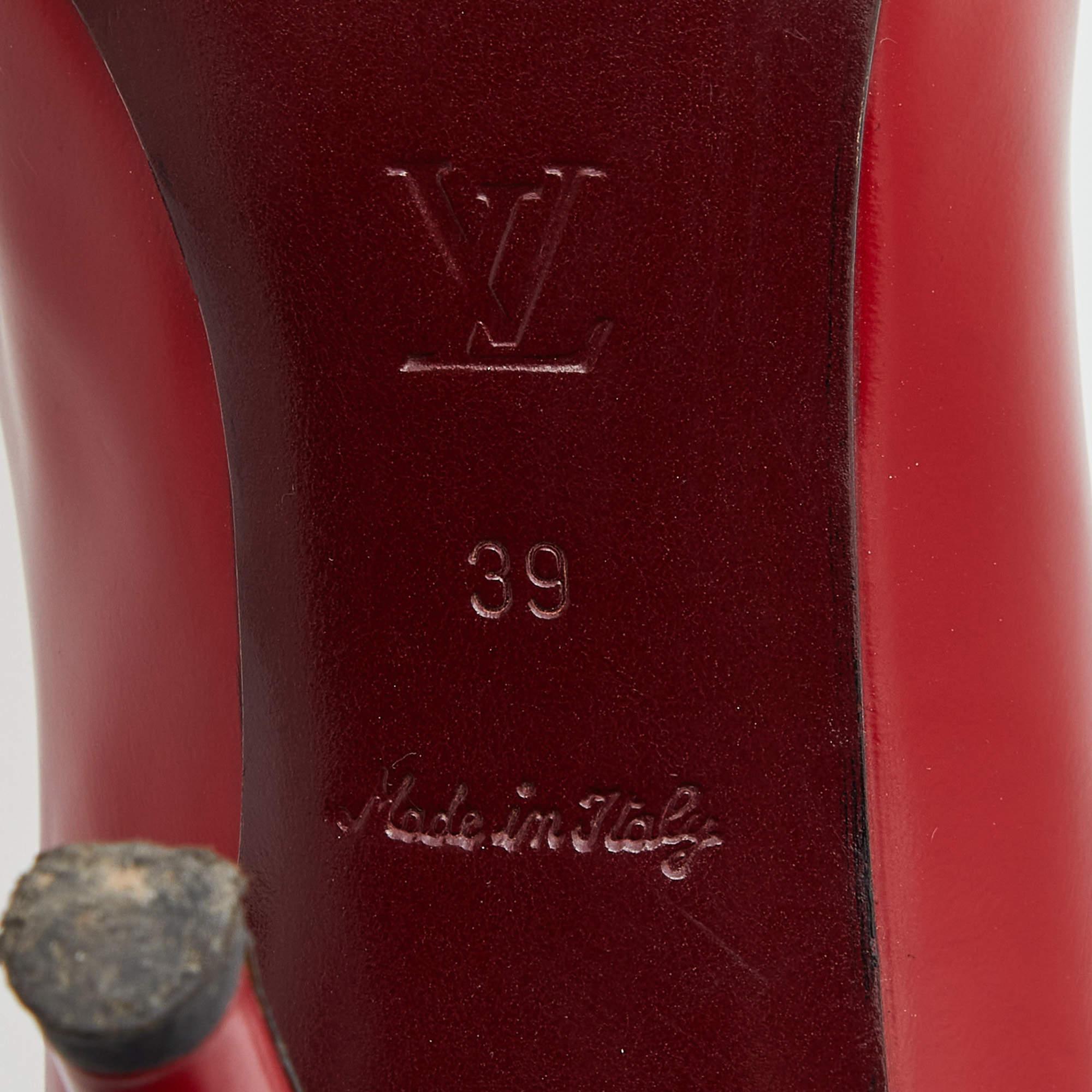 Escarpins Louis Vuitton en cuir rouge et satin ornés de cristaux, taille 39 en vente 3