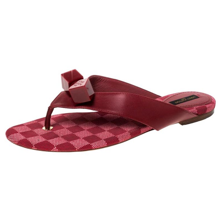 Louis Vuitton Red Leather Cube Thong Flat Slides Size 41 For Sale at