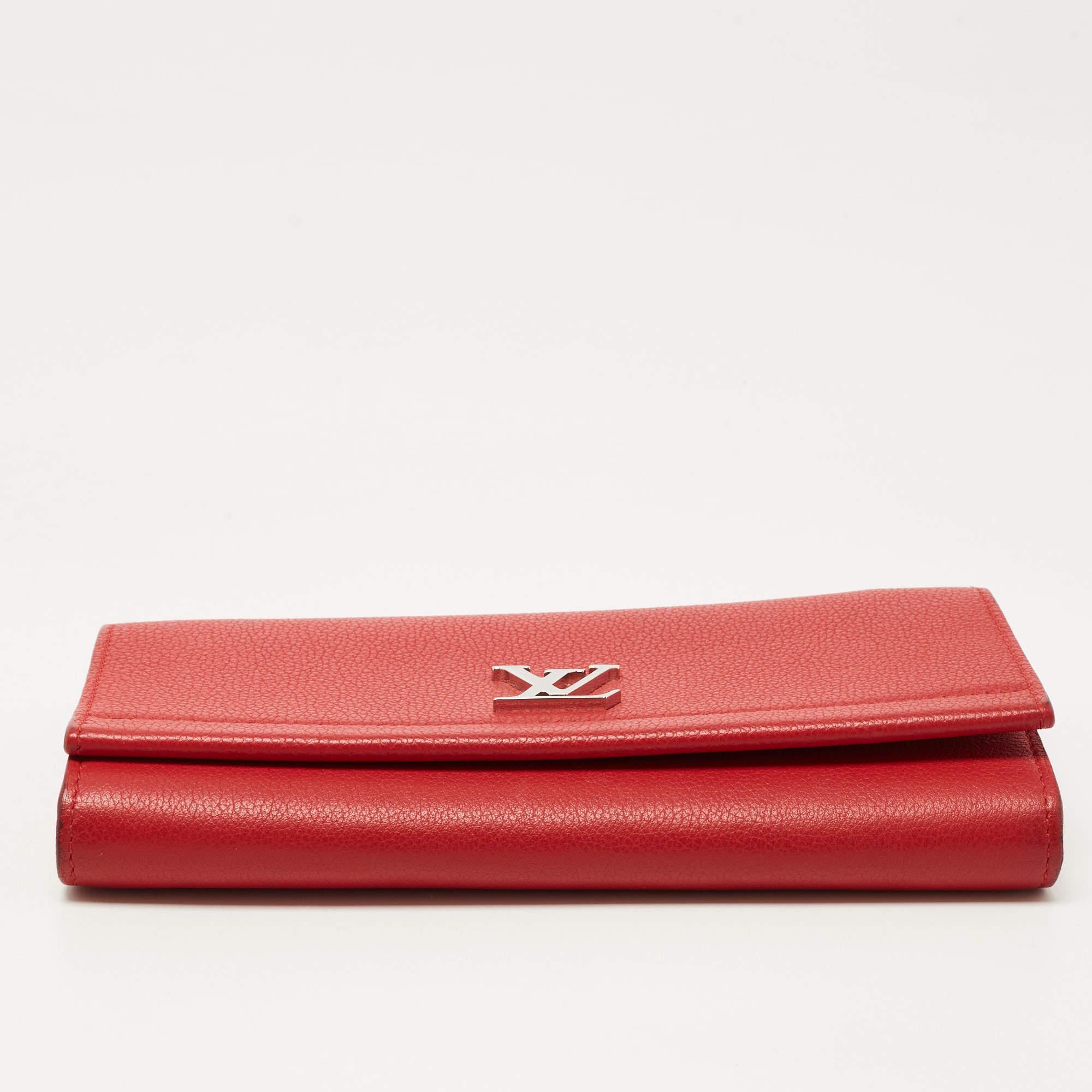 Louis Vuitton Red Leather Lockme II Wallet In Good Condition For Sale In Dubai, Al Qouz 2