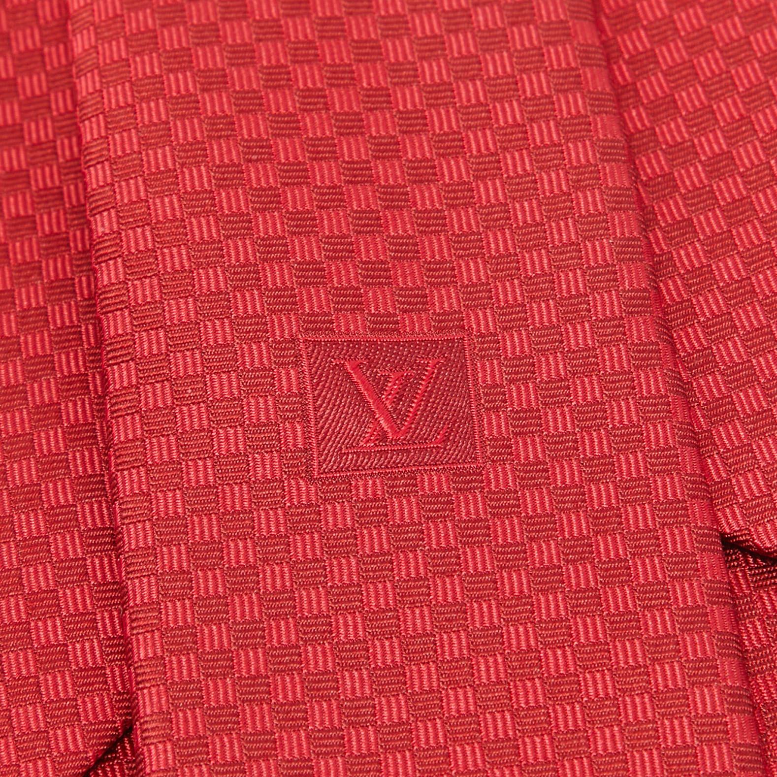  Louis Vuitton Red Micro Damier Silk Tie In Excellent Condition In Dubai, Al Qouz 2