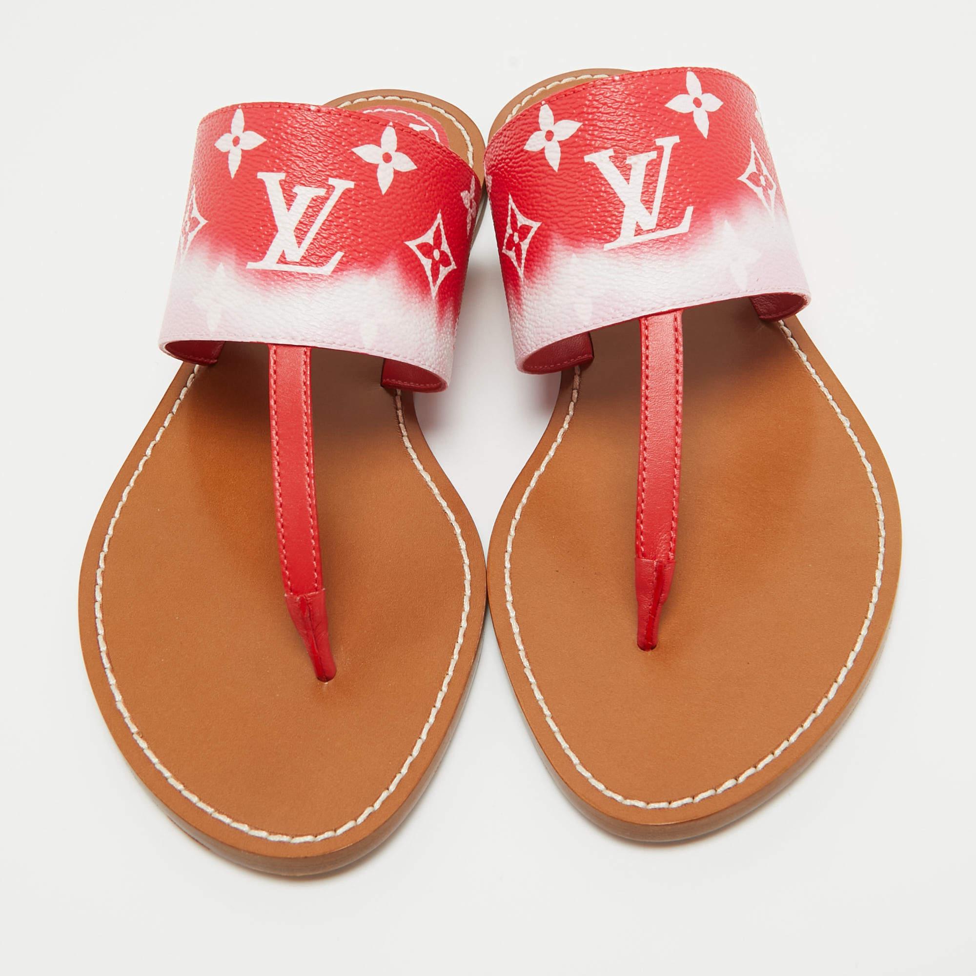 Frame your feet with these Louis Vuitton flat sandals. Created using the best materials, the flats are perfect with short, midi, and maxi hemlines.

Includes: Original Box

