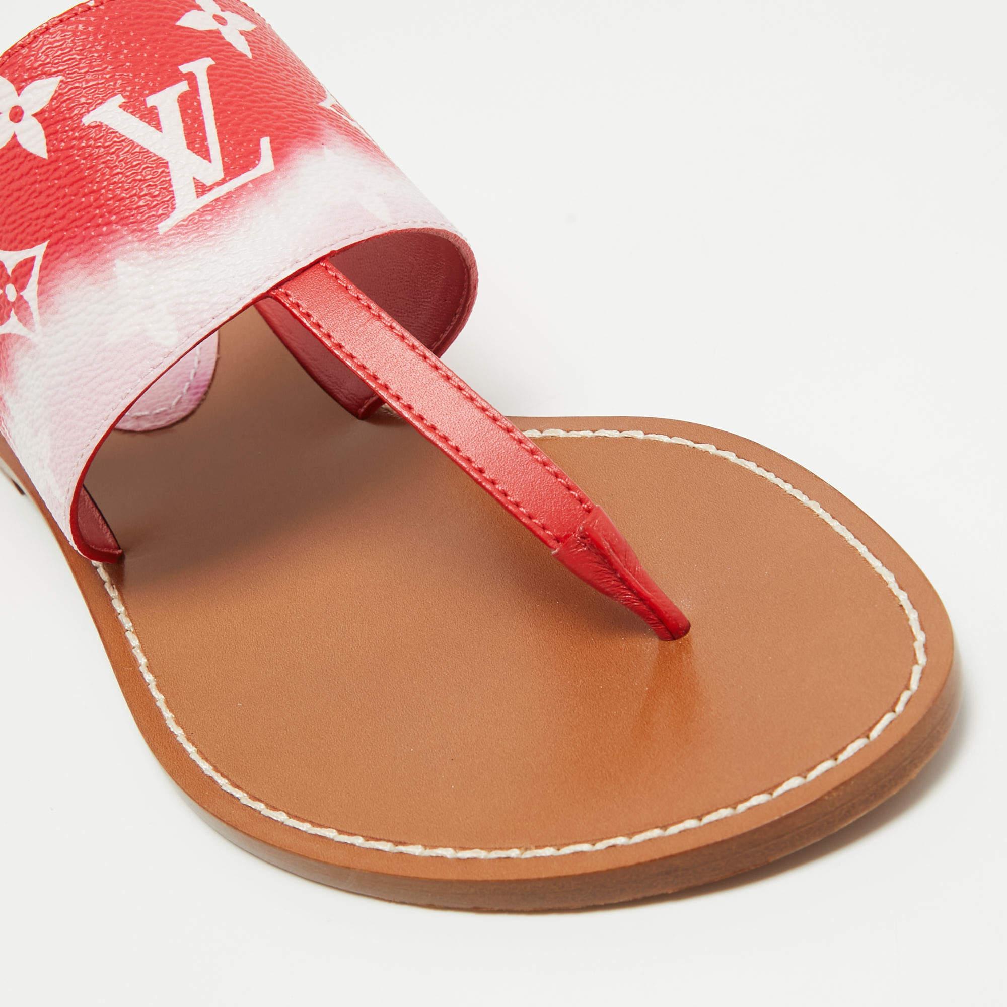 Louis Vuitton - Rosso Monogram Escale Canvas Palma Thong Flats Taglia 41 in vendita 1