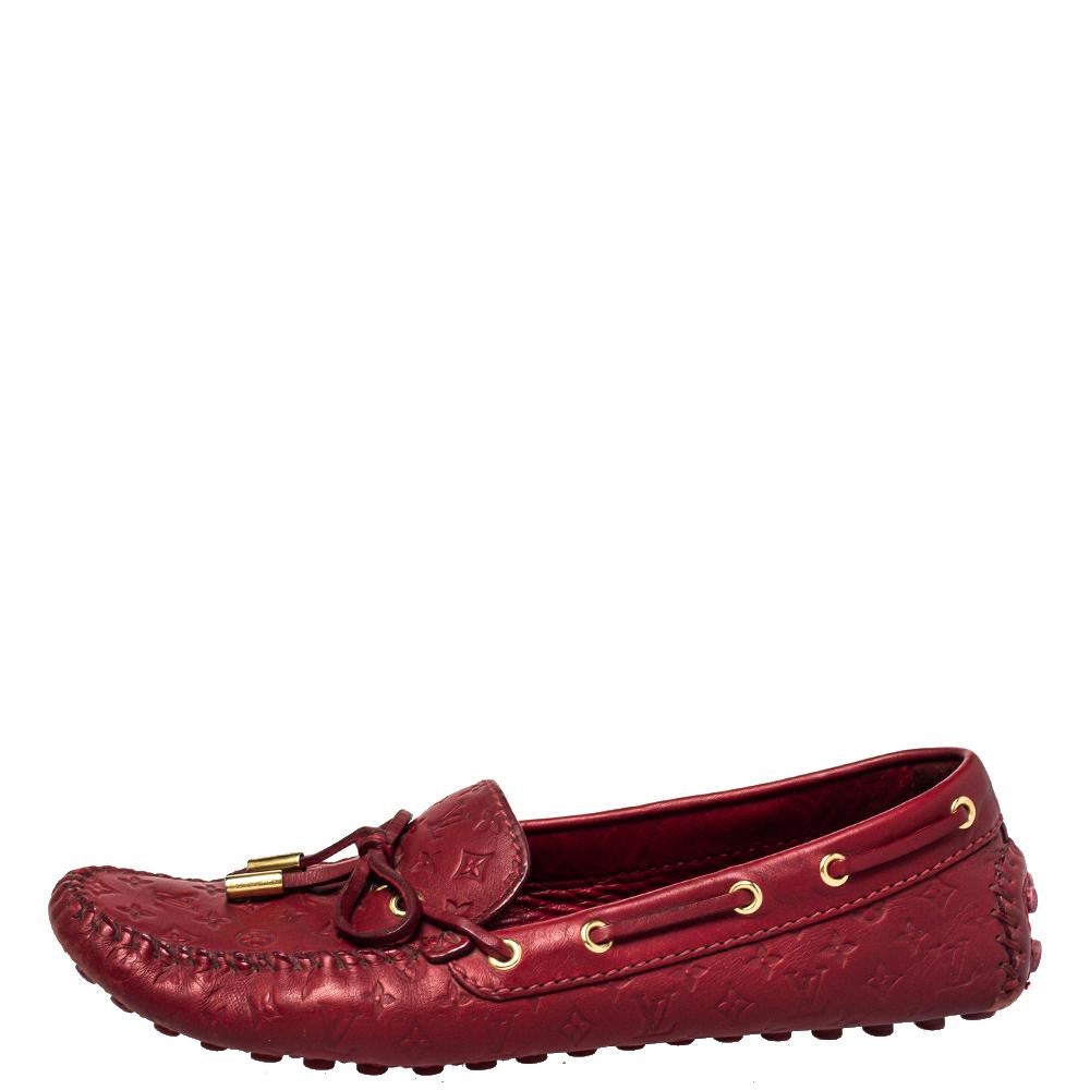 To perfectly complement your attires, Louis Vuitton brings you this pair of loafers that speak nothing but style. They have been crafted from leather and styled with ties on the front. The comfortable loafers are easy to slip on and they are just