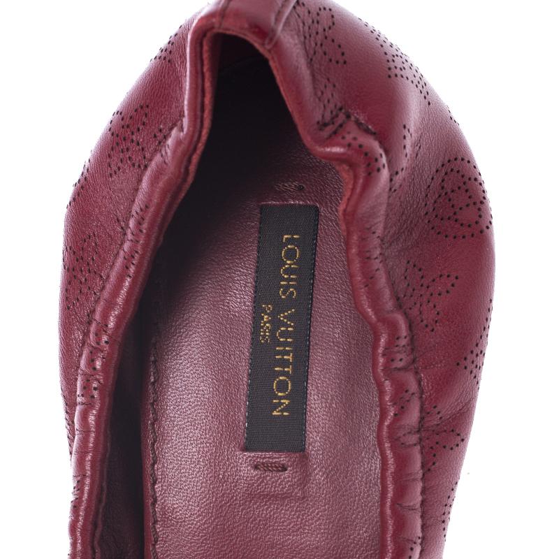 Louis Vuitton Bombas Elba de cuero perforado con monograma rojo talla 38.5 1