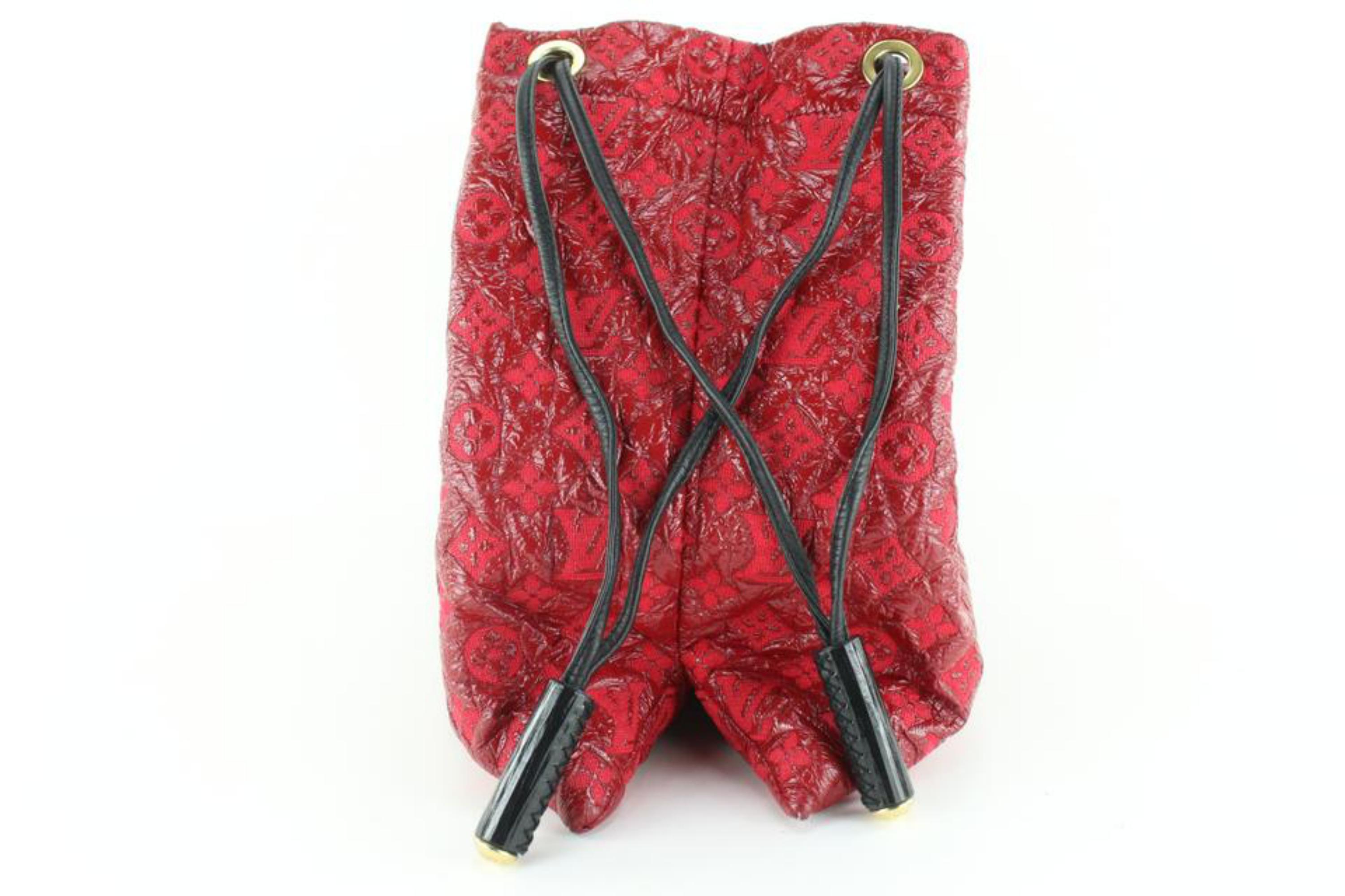 Louis Vuitton Red Monogram Squishy Drawstring Shoulder Bag 5LVJ1026 In Good Condition In Dix hills, NY