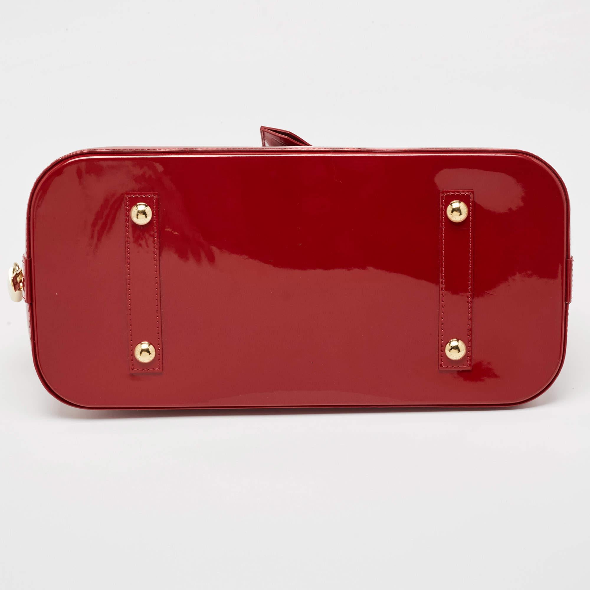 Elevate your style with this LV red bag. Merging form and function, this exquisite accessory epitomizes sophistication, ensuring you stand out with elegance and practicality by your side.