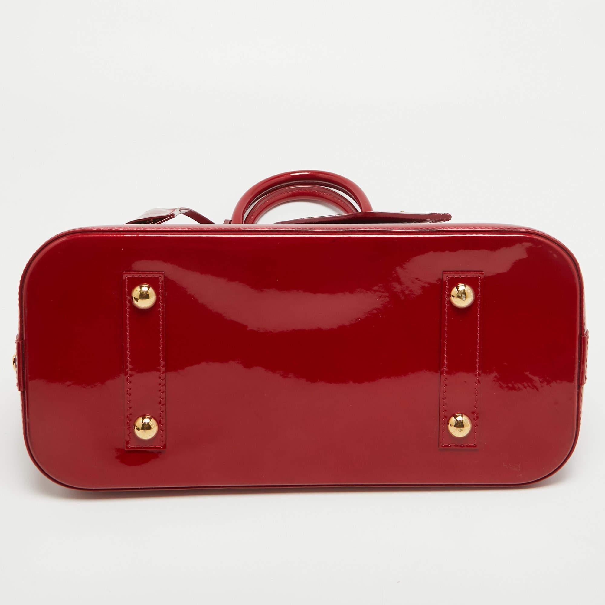 Women's Louis Vuitton Red Monogram Vernis Alma MM Bag For Sale