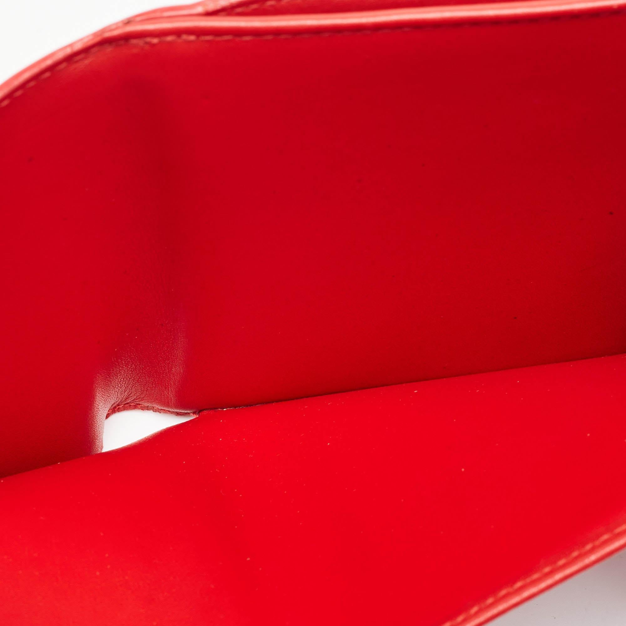 Louis Vuitton Red Monogram Vernis Elise Wallet In Good Condition In Dubai, Al Qouz 2