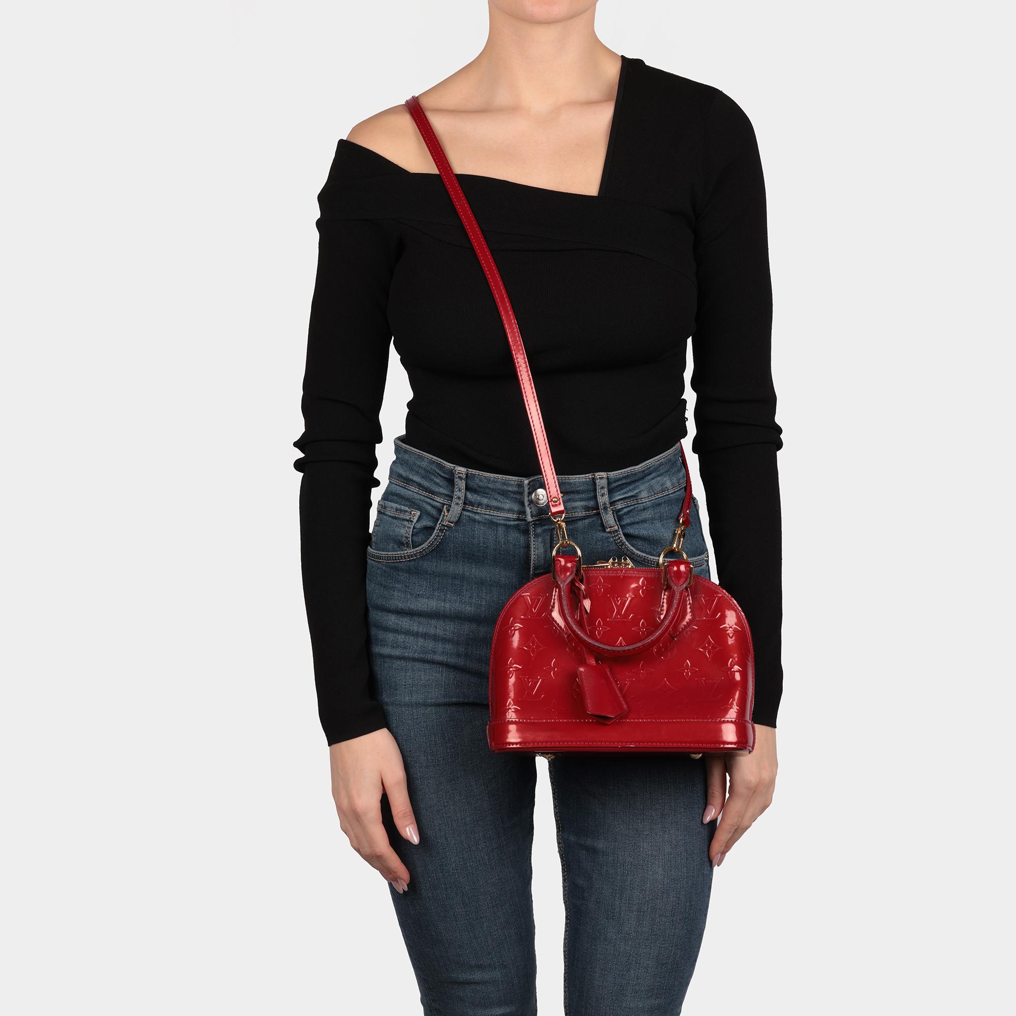 LOUIS VUITTON Monograma Vernis Rojo Piel Alma BB en venta 9