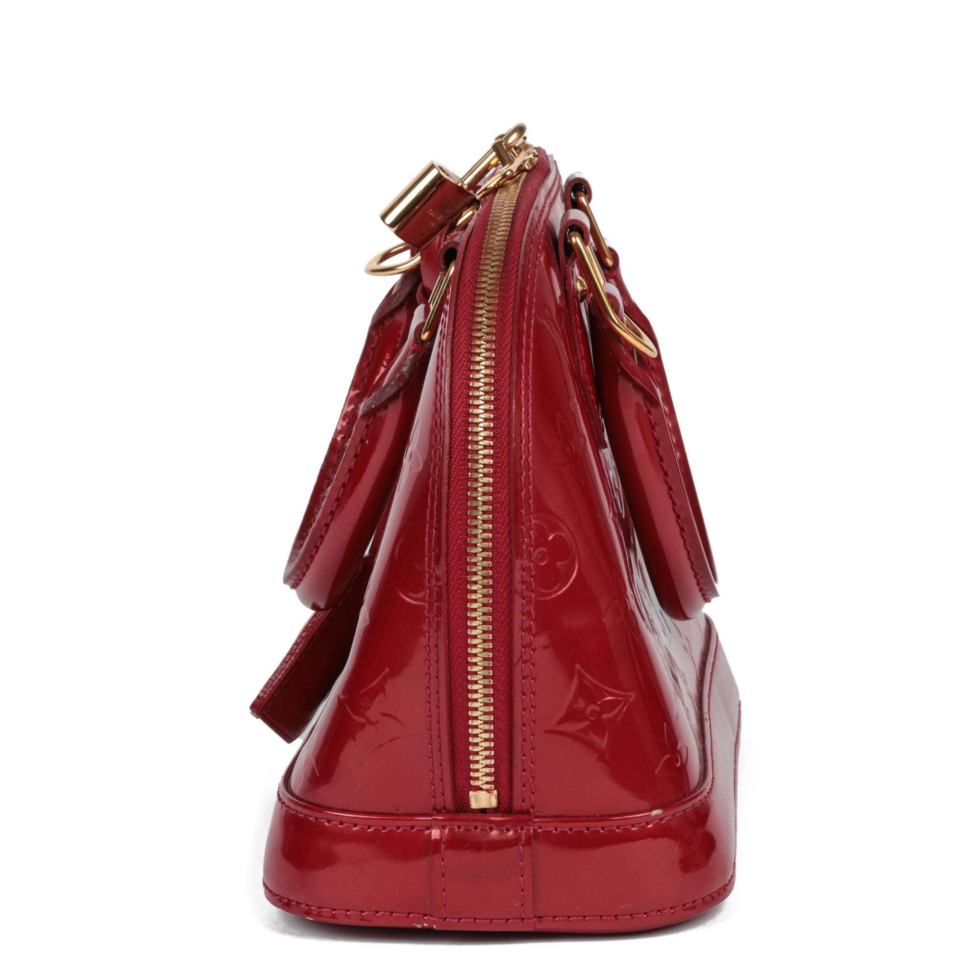 Rouge Louis Vuitton - Sac Alma BB en cuir rouge avec monogramme et monogramme en vente