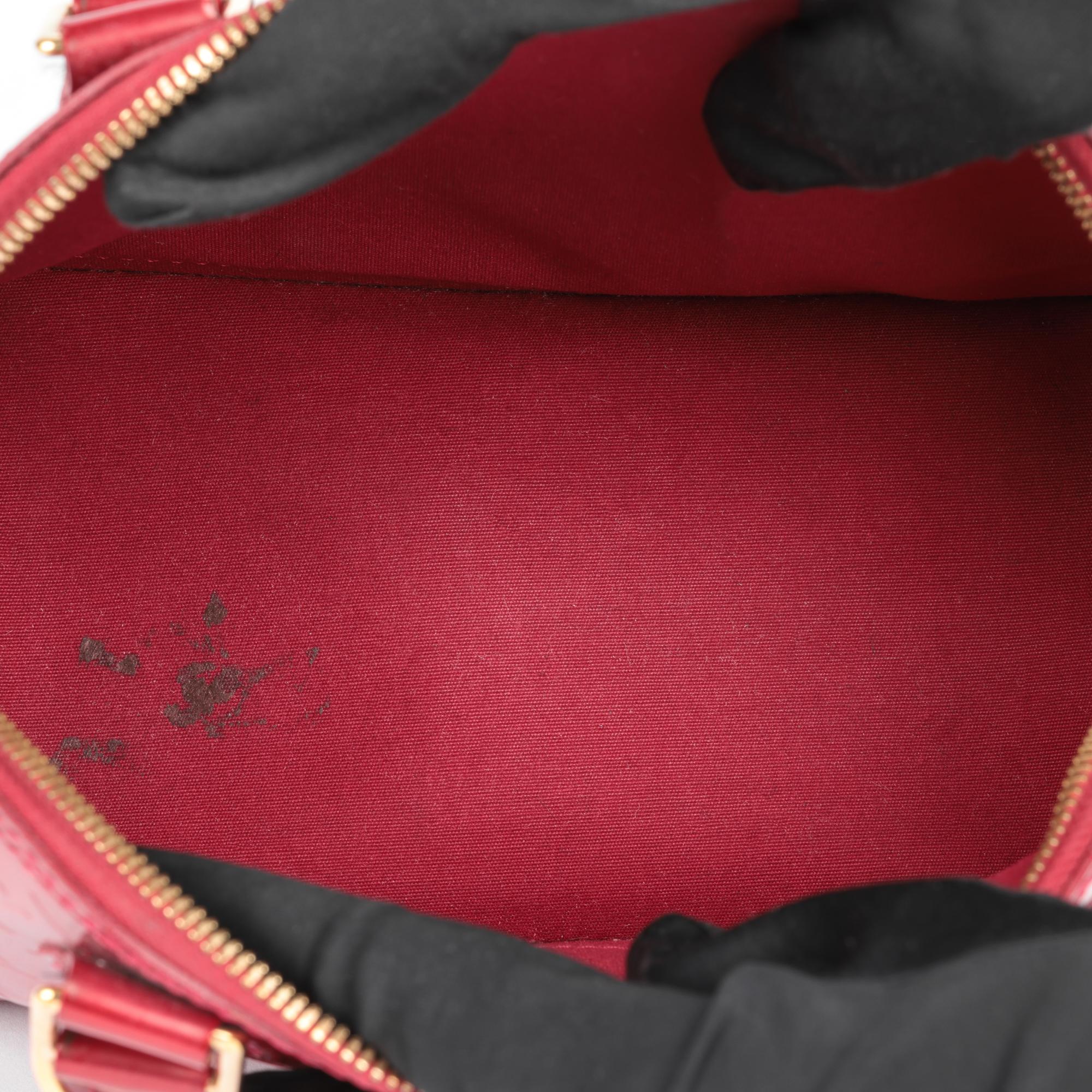 Louis Vuitton - Sac Alma BB en cuir rouge avec monogramme et monogramme en vente 3