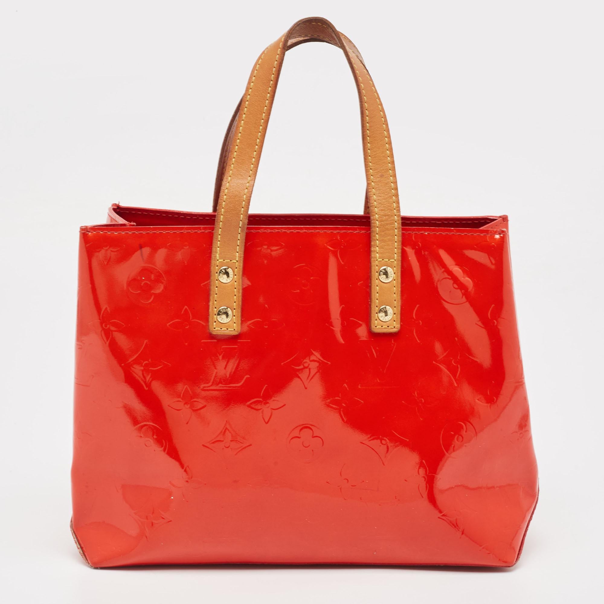Women's Louis Vuitton Red Monogram Vernis Reade PM Bag For Sale