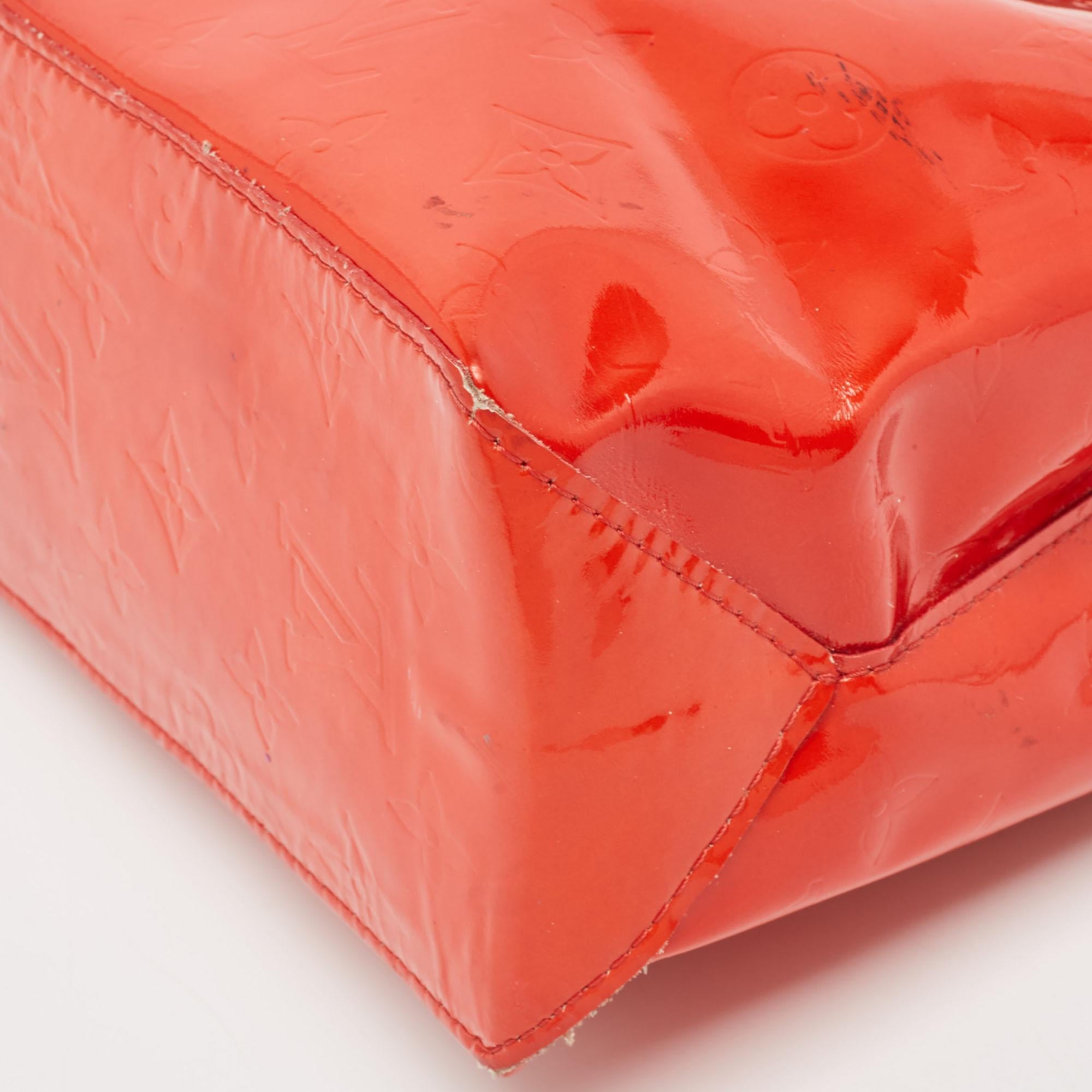Louis Vuitton Rote Monogrammierte Vernis Reade PM Tasche im Angebot 3